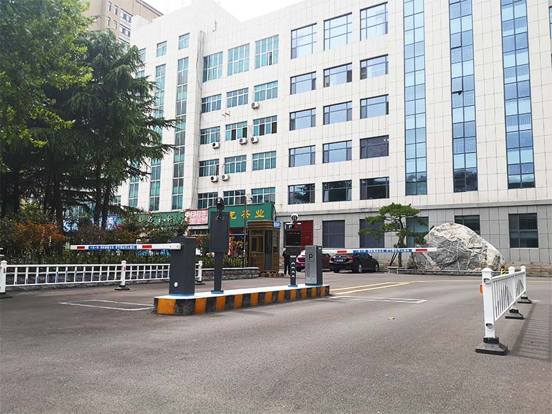 山東泰安市區(qū)紀(jì)委辦公樓停車(chē)場(chǎng)管理系統(tǒng)